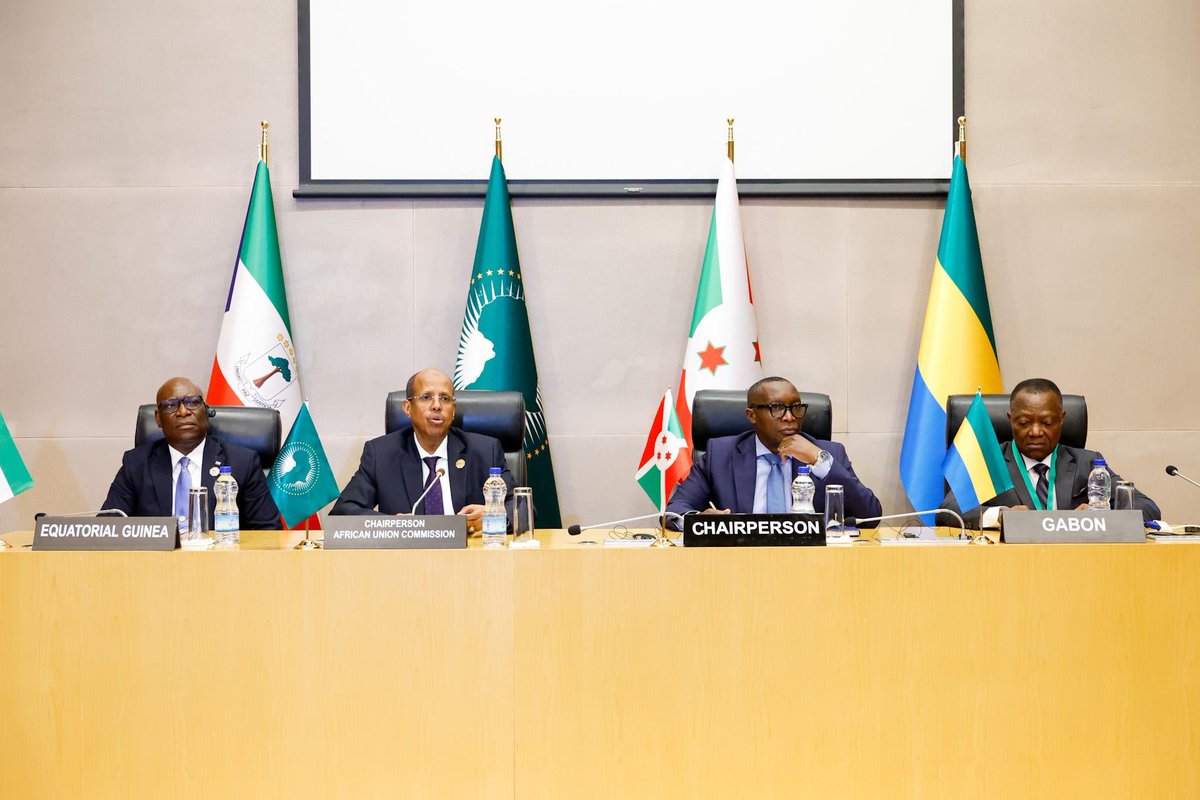 AShingiro's tweet photo. Je suis ravi de prendre part à la cérémonie de signature de l’accord d’engagement entre le Gabon et la Guinée équatoriale relatif à la mise en œuvre de l’arrêt de la Cour int'l de Justice du 19 mai 2025. Une étape majeure dans la résolution des conflits par des moyens pacifiques. https://t.co/15WJsSAj5e