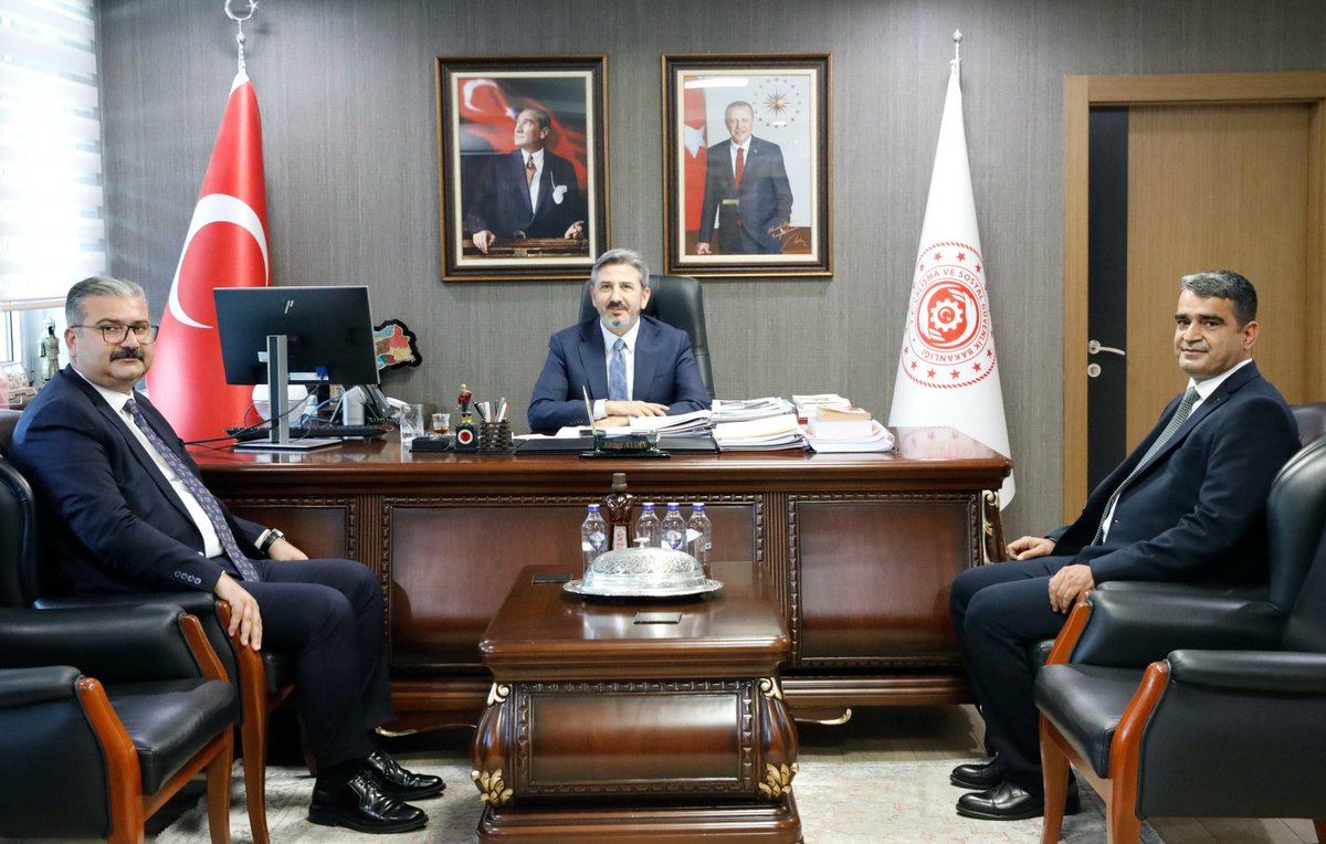 AhmetAYDIN_02's tweet photo. Bakanlığımızda bizleri ziyaret eden  Abdulkadir Çoban, Mehmet Karaer, Hacı Bülent Elçi, Mehmet Aslan, Mehmet Gültekin ve kıymetli misafirlerimiz  ile bir araya gelerek hasbihal ettik.

Nazik ziyaretleri ve samimi sohbetleri dolayısıyla kendilerine teşekkür ediyor, sağlık, huzur ve muvaffakiyetler diliyorum.