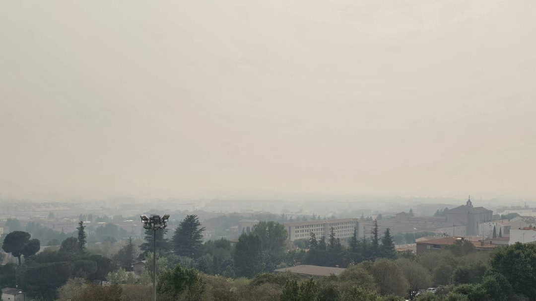 Avilared's tweet photo. Alerta por contaminación y altas temperaturas en Castilla y Leon
#IFBurgohondo

https://t.co/D5Sr9C7sIB https://t.co/3JTovyBfM2