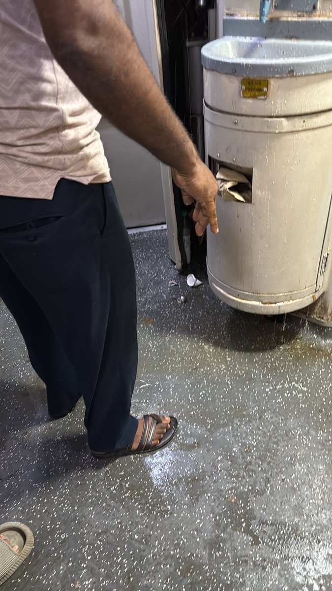 vb_Shandilya's tweet photo. @RailMinIndia @RailwaySeva @AshwiniVaishnaw  @RailMadad 
i'm at 12878, coach G7 on board.  Is this the facility we're paying for ? Imagine a foreigner travelling and seeing this.  What kind of image he'll have. ?  I think image of national embracement.  Kindly,  fix these things https://t.co/5SB7Zc0yM7