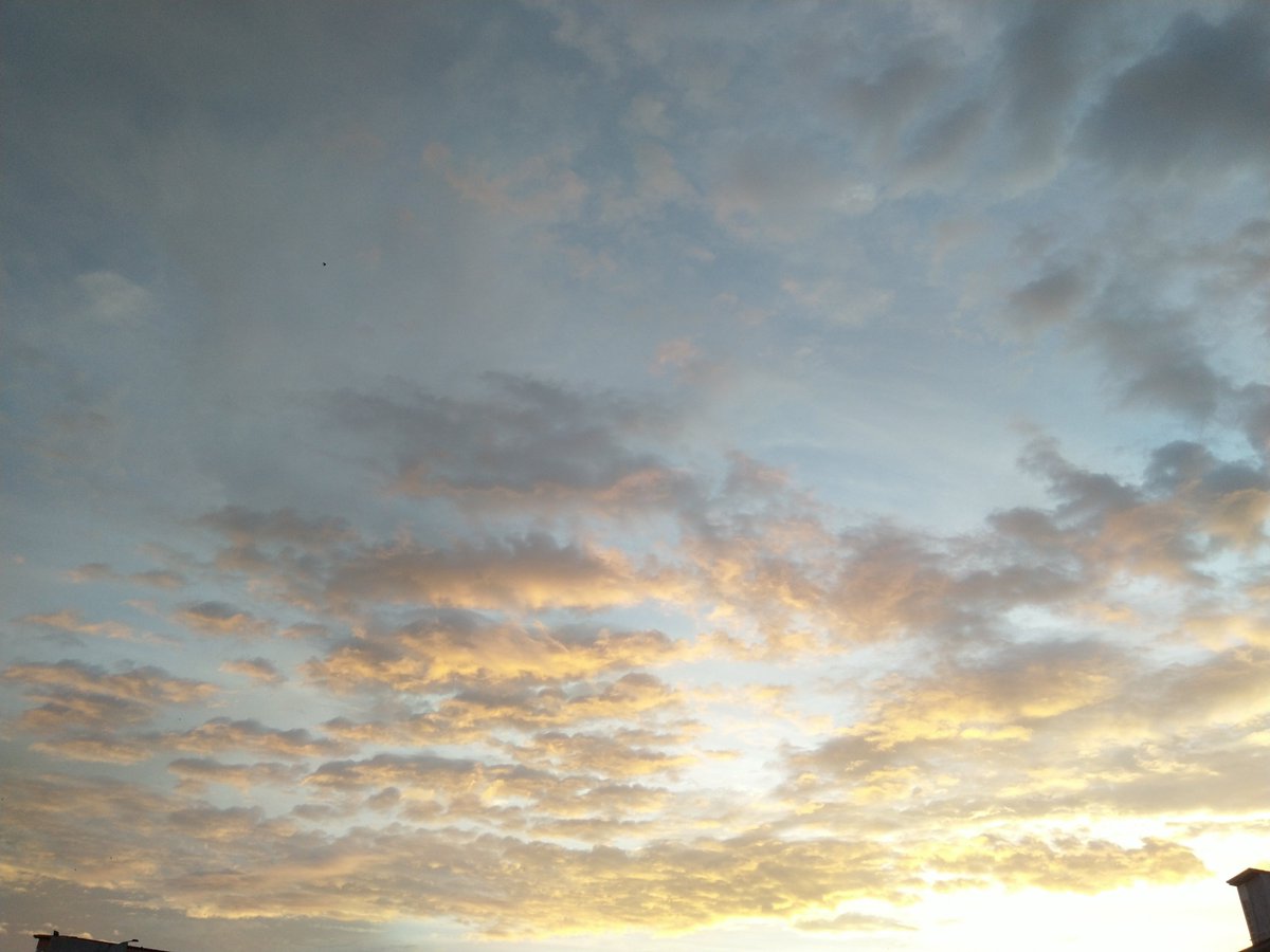 Nela080418's tweet photo. Cielo hermoso 🤩 
Beautiful sky! https://t.co/tiDWYRnmYc