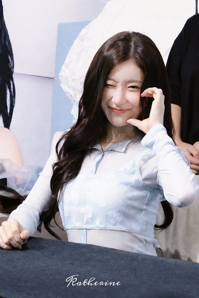 katherinechaer's tweet photo. 💙

#ITZY #있지 #채령 
#CHAERYEONG #チェリョン https://t.co/pp781q5075