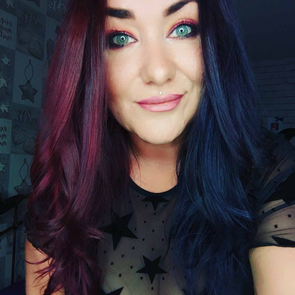 Kinkaii666's tweet photo. Oooooo I really think I want my hair back like this 😍 loved a split dye, matches my split personalities 😇😈 
Yes or no https://t.co/LLdepldW3m