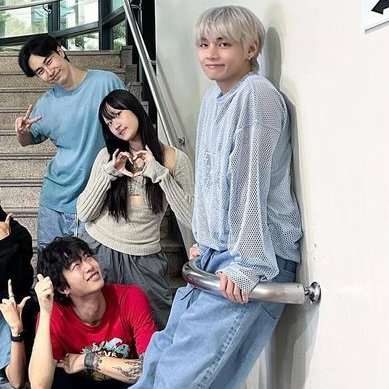 thvgaggedme's tweet photo. gof was so real for looking at tae that way https://t.co/qm1JCrdjjS
