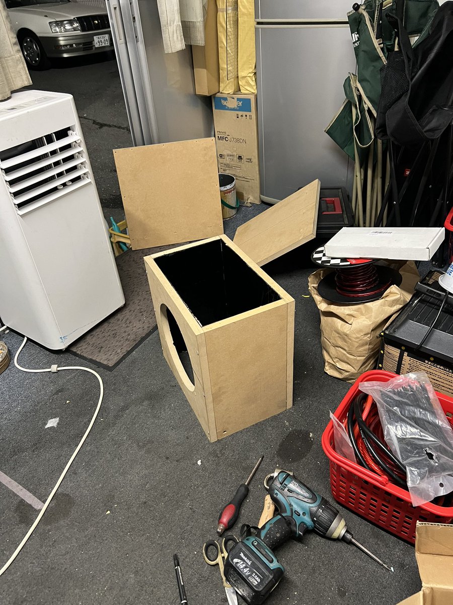 hirapy_'s tweet photo. 見つけてきた適当な箱をデカすぎたらちょいちっちゃくしてインストール👌🏻 https://t.co/4C4CFqPgRi