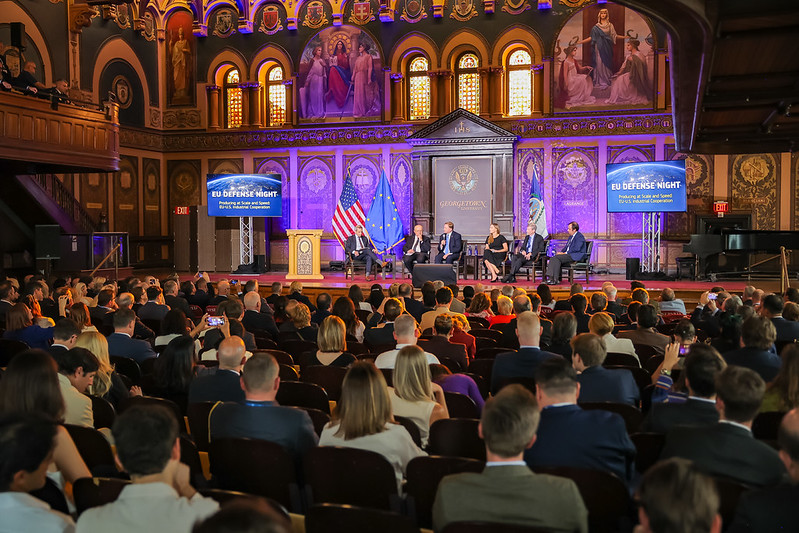 EUintheUS's tweet photo. Thank you to the 500+ people who attended our #EUDefenseNight!

From showcasing Europe’s rapidly evolving defense capabilities to drawing lessons from Ukraine's battlefield successes, we demonstrated that Europe is delivering on its promise.

View photos: https://t.co/MyNMAJjHW0 https://t.co/yWXhhqEz8k