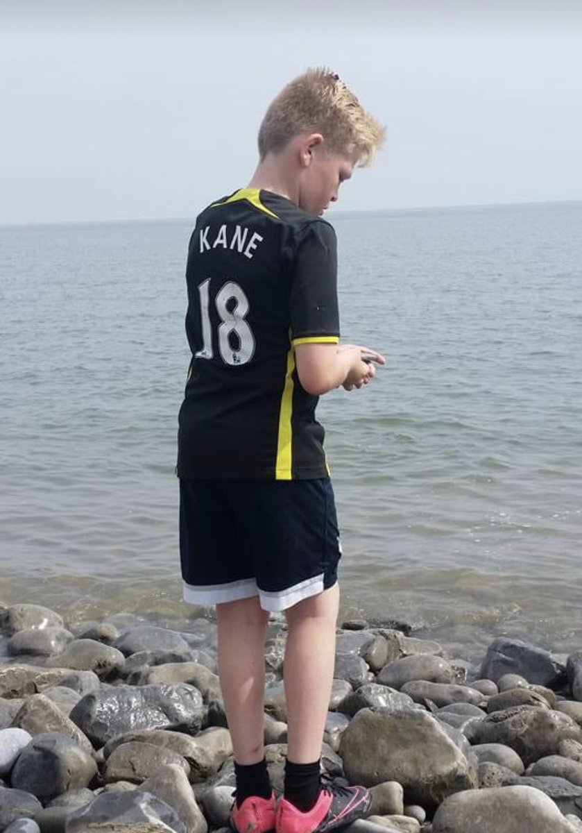owenthfc__'s tweet photo. Been here since the #18 days (&amp; 37). Having 1 v 10 debates in the school canteen about how he's already better than Lewandowski &amp; Aguero.

To see someone who's been my favourite player since I was 10 years old to win the Balon D'or would be indescribable. Praying he wins it 🤞 https://t.co/vS2IQwbjKv