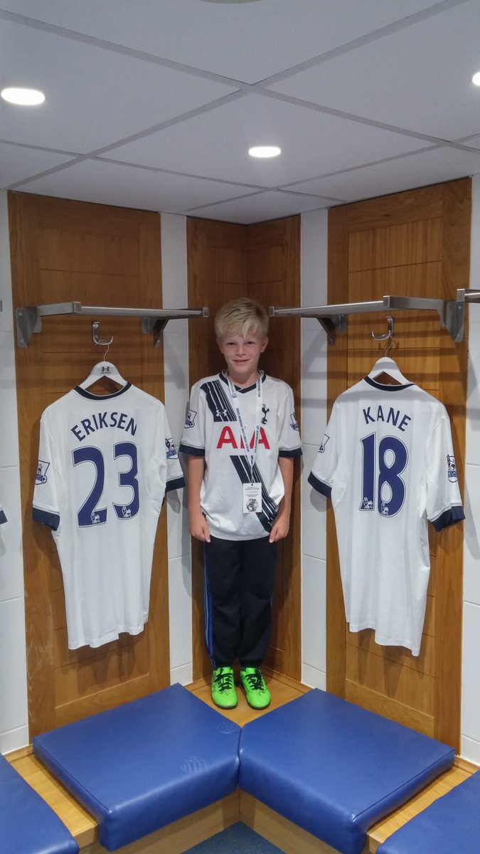 owenthfc__'s tweet photo. Been here since the #18 days (&amp; 37). Having 1 v 10 debates in the school canteen about how he's already better than Lewandowski &amp; Aguero.

To see someone who's been my favourite player since I was 10 years old to win the Balon D'or would be indescribable. Praying he wins it 🤞 https://t.co/vS2IQwbjKv