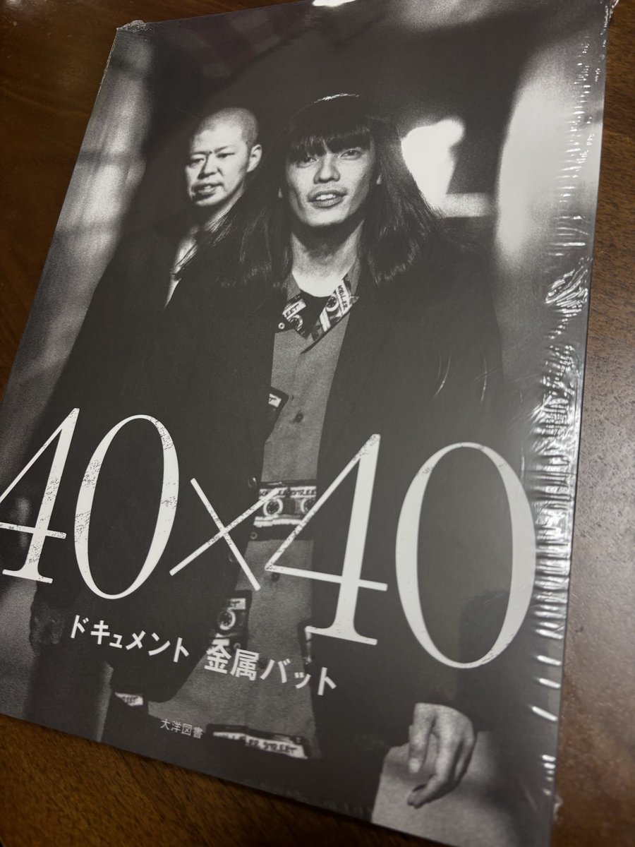 222_ty's tweet photo. 金属バットの写真集届いた　うれc https://t.co/HX6b01aq58