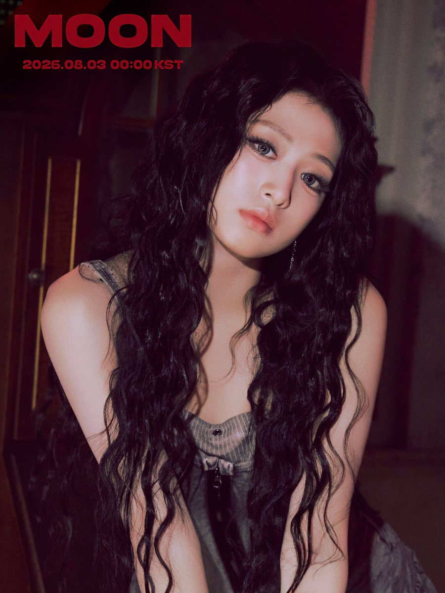 InfobmVZLA's tweet photo. BABYMONSTER revela las fotos visuales de RORA y AHYEON para el video musical de MOON, que se estrena el 3 de agosto a las 00:00 AM KST.

#BABYMONSTER @YGBABYMONSTER_ https://t.co/y5ESIUqrv3