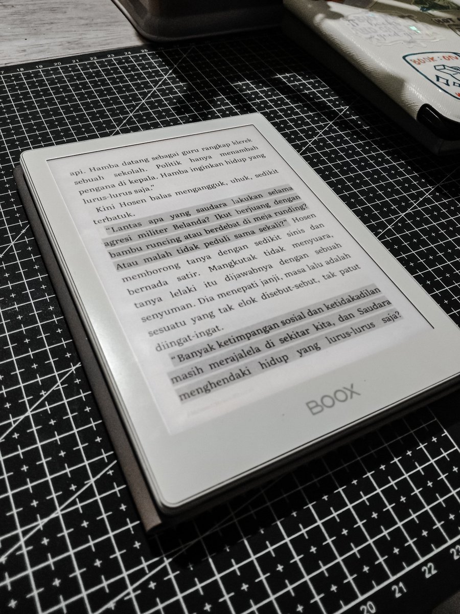cornflovvers's tweet photo. 🐯— meneruskan baca Inyik Balang. 

Malam ini silent reading with kak @piojajan 
@latteaster @zhnynzh @muhnazih (izin tag^) https://t.co/HwB4cRjivk