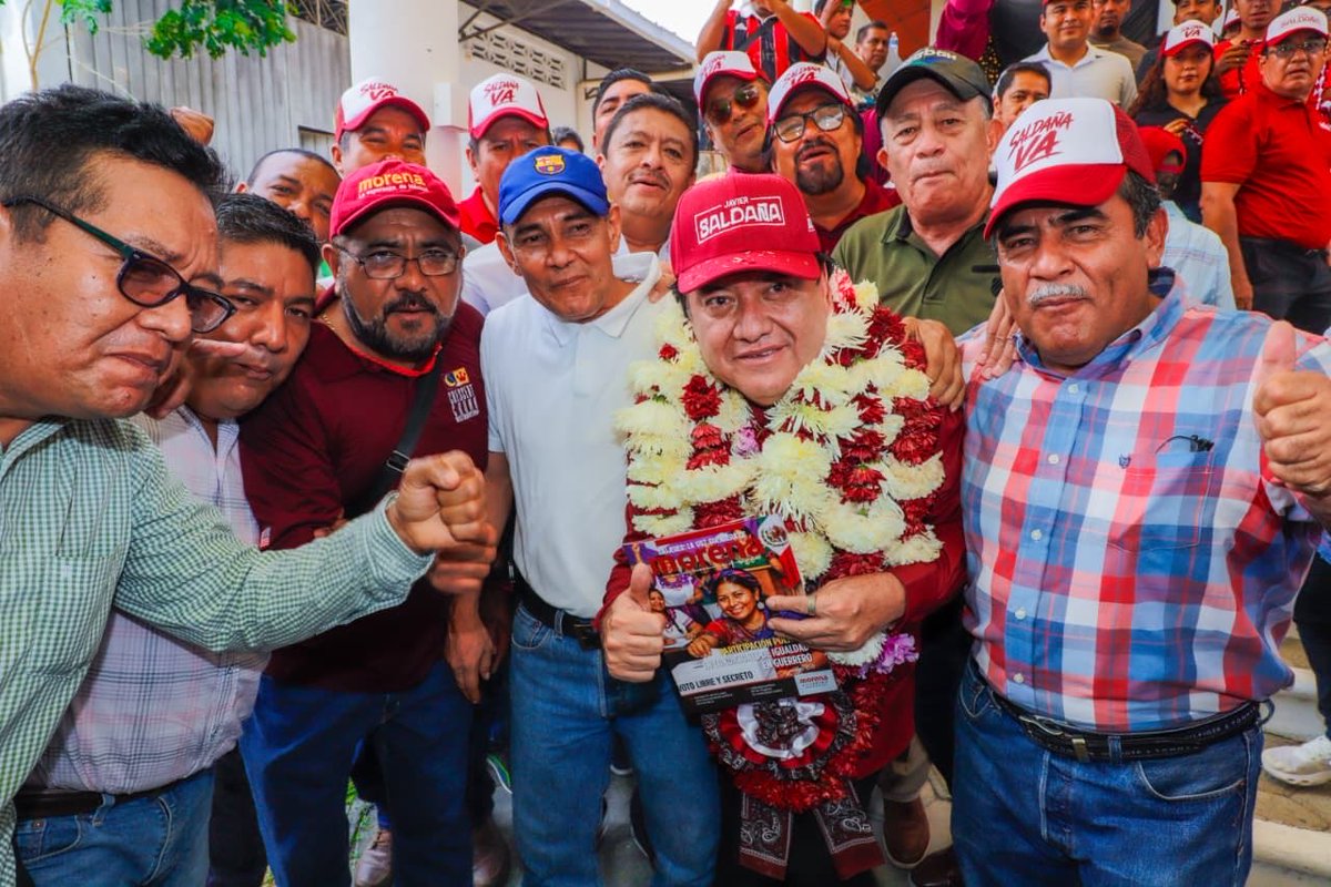 JavSaldana's tweet photo. 🇲🇽🙋🏻‍♀️ Continuamos llevando el mensaje de nuestro partido MORENA, a militantes y simpatizantes para invitarles a que sigamos fortaleciendo este movimiento de la mano del pueblo. Aquí, en Atoyac de Álvarez, refrendamos el compromiso de defender la Cuarta Transformación y la Soberanía Nacional, guiados por el legado de nuestro movimiento y el humanismo mexicano. La participación organizada de todos los sectores es esencial para que la voz de la transformación llegue con más fuerza.

☕️📜 En esta emblemática tierra, escenario de múltiples luchas históricas que forjaron el rumbo de la izquierda en México, reiteramos que la unidad y la conciencia del pueblo deben ser siempre la prioridad. Me llevo en el corazón y en la mente todas sus muestras de cariño y respaldo.

🫶🏝️ ¡Muchas gracias, Costa Grande!

#MORENA #CuartaTransformación #AtoyacDeAlvarez #JavierSaldaña