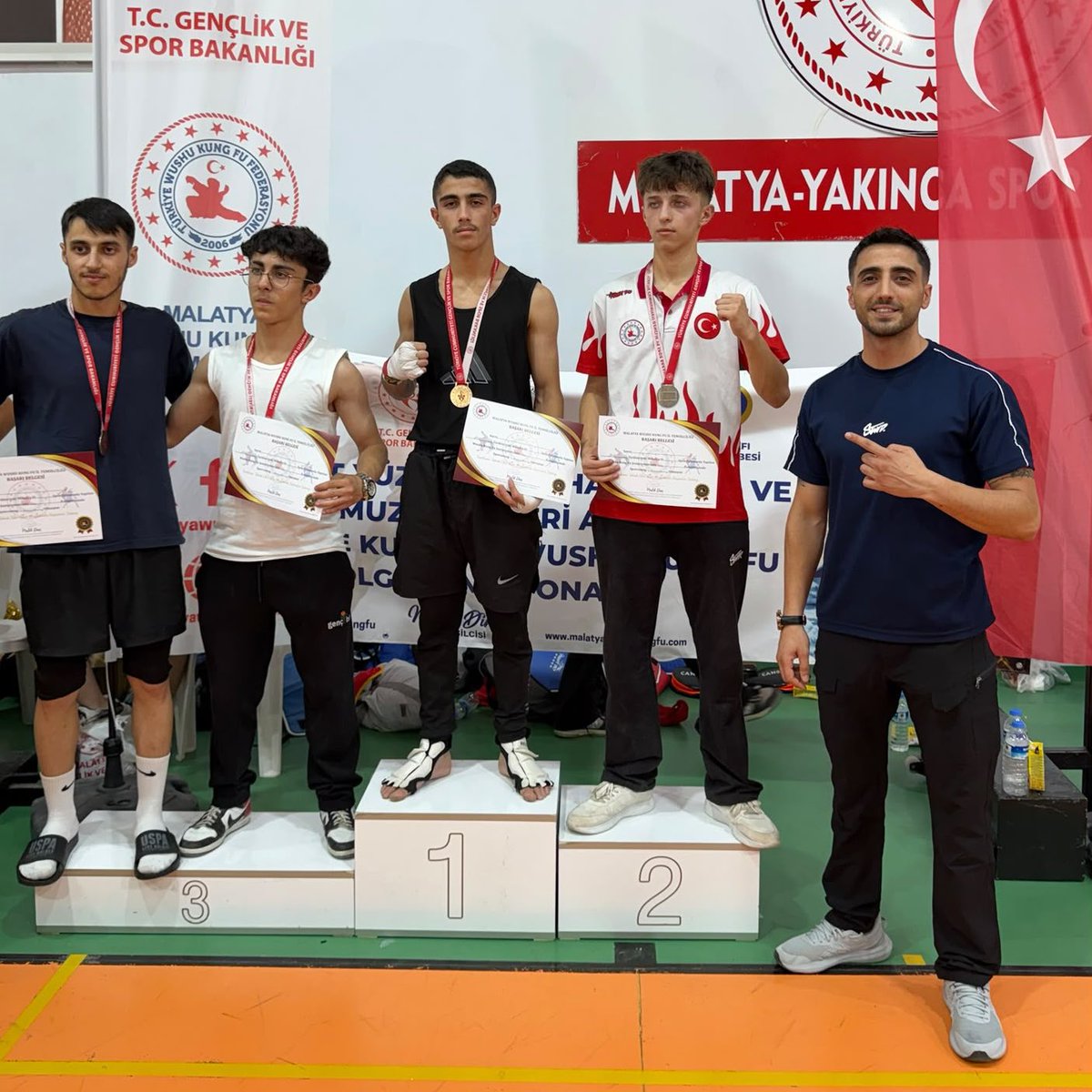 bingolbel's tweet photo. 📍 Belediye Yaşam Spor Kulübü

Malatya'da düzenlenen Milli İrade Kupası 5. Wushu Kung Fu Bölge Şampiyonasında Bingöl Belediye Yaşam Spor Kulübü sporcularımız önemli başarılara imza attı. 🥋🏅

🥇 Berhan Akarbulut – Gençler Kategorisi Şampiyonu
🥇 Rüzgar Çibik – Minikler Kategorisi Şampiyonu
🥈 Emir Ali Yıldırım – Yıldızlar Kategorisi İkincisi

Sporcularımızı ve antrenörlerimizi gönülden tebrik ediyor, başarılarının devamını diliyoruz. 💙
