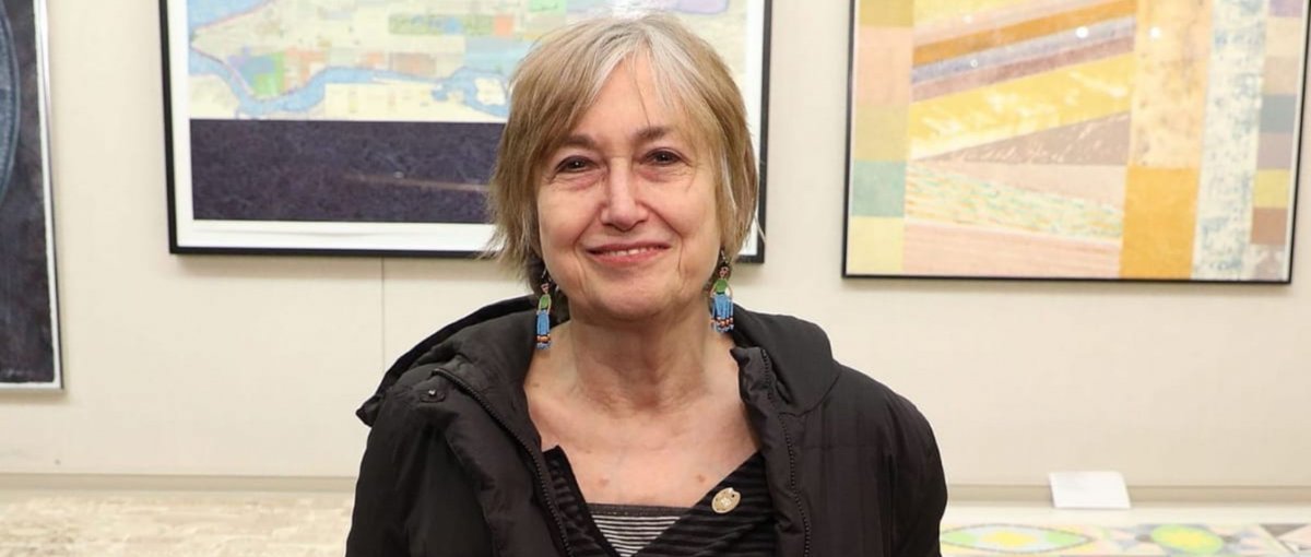 ArteInformado's tweet photo. Después de más de 40 años, #JoyceKozloff revela que fue una de las fundadoras de las #GuerrillaGirls. La artista, que actuó bajo el seudónimo de Liubov Popova, explica que el anonimato del colectivo nunca buscó ocultar a sus integrantes, sino centrar la atención en las desigualdades del mundo del arte. Lee más en #Arteinformado 👉 https://t.co/EYDiEGXxdz