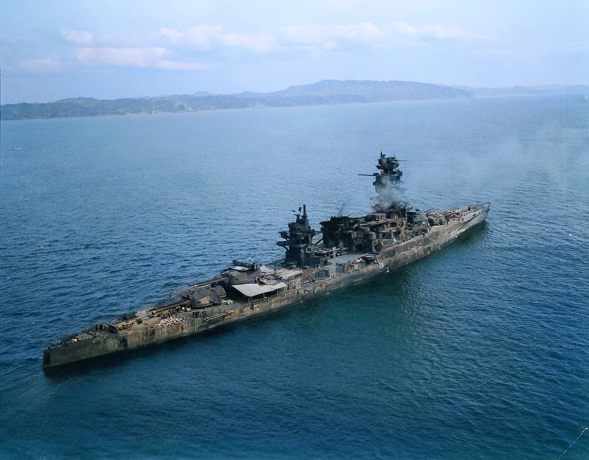 muginekosikikan's tweet photo. ＃日本海軍
本日は戦艦長門が沈没した日です
長門は日本戦艦として唯一航行可能な状態で終戦を迎えましたが、その後アメリカ軍に接収されビキニ環礁にて核実験のクロスロード作戦に標的艦として参加、二度の核爆発に耐えた4日後の1946年7月29日未明、誰にも看取られること無く静かに沈没しました https://t.co/FPQaJ6hvZp