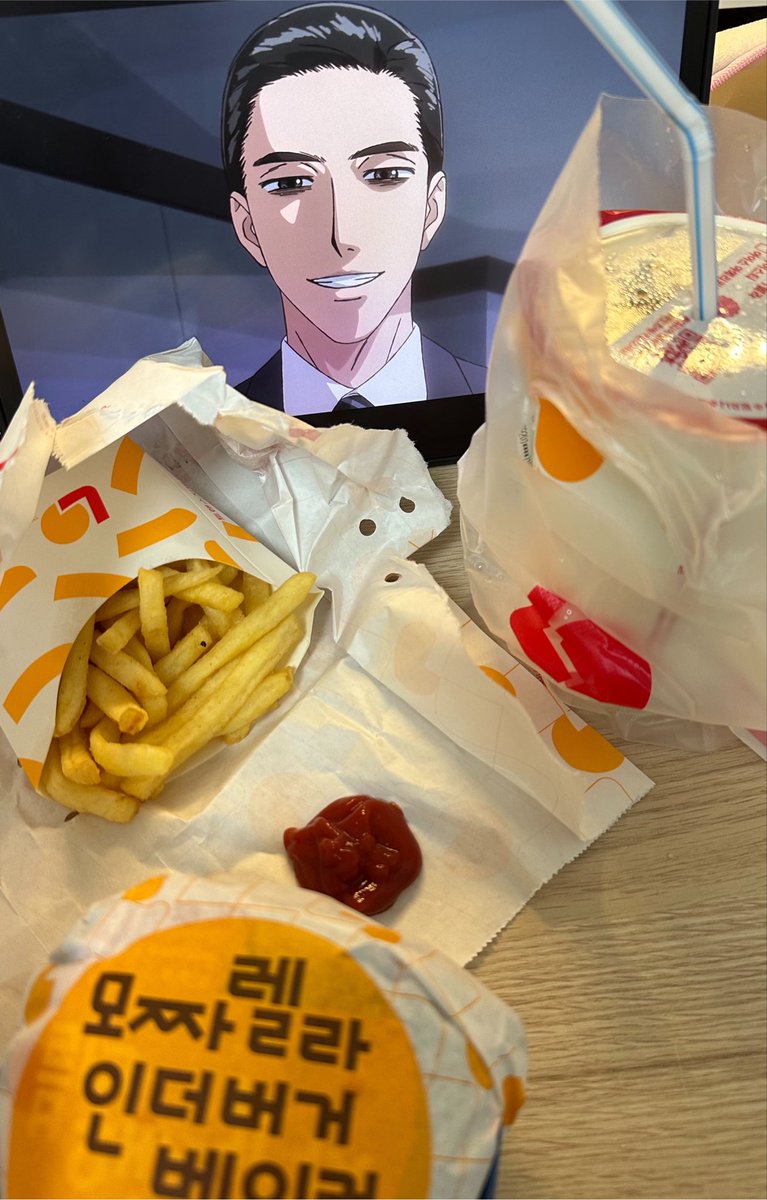 27kldn's tweet photo. 알바 + 면접 갔다 와서 먹는 첫끼… https://t.co/fXYNxwOlOo