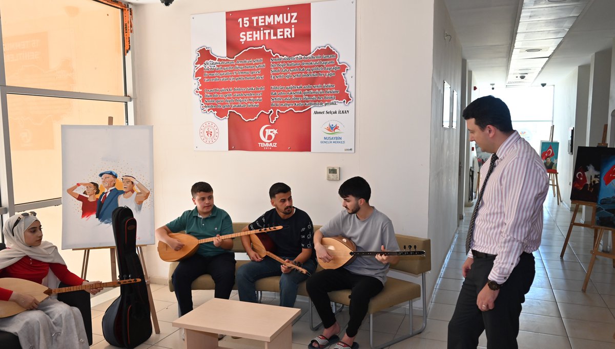 Nsy_Kaymakamlik's tweet photo. 📌Nusaybin/Gençlik ve Spor İlçe Müdürlüğü

Kaymakamımız Sayın Gürsel TEMURCİ, kurum ziyaretleri kapsamında Gençlik ve Spor İlçe Müdürlüğü'nü ziyaret ederek incelemelerde bulundu.

📌Ziyaret kapsamında, Gençlik ve Spor İlçe Müdürü Serkan TEKİN'den yürütülen çalışmalar hakkında bilgi alan Sayın Kaymakamımız, yaz kurslarına katılan gençlerimizle bir araya gelerek eğitim ve spor hayatlarında başarılar diledi.

#Nusaybin #Mardin 
@TC_icisleri @Mardin_Valiligi