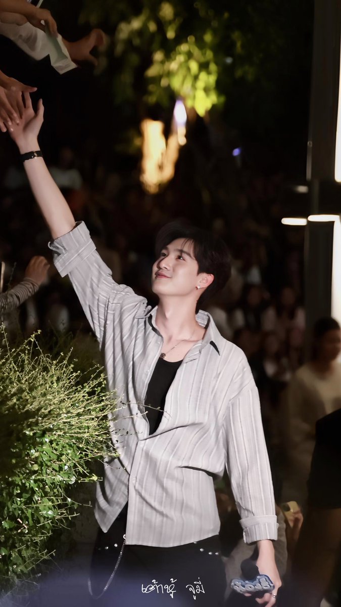 JuJunnior96's tweet photo. คลิปไม่ชัดแต่อยากให้ดูโมเม้นนิ 🥹🥹🥹🥹

DEWTEE FANSIGN 2026 

#งานมหกรรมนิยายนานาชาติ2026xDewTee
#MrKillSeriesEP4
#DEWTEE #Tee_vtp https://t.co/NoaQcyErtG