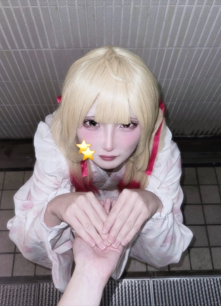 nya_c07's tweet photo. ☆.。⋯⋯⋯⋯⋯⋯⋯⋯⋯⋯⋯ ｡.☆
           この手誰の手だろう〜？
   ☆.。⋯⋯⋯⋯⋯⋯⋯⋯⋯⋯⋯ ｡.☆

 #にじさんじコスプレ  #星川サラコスプレ  #きらこす https://t.co/iczrKLsdwh
