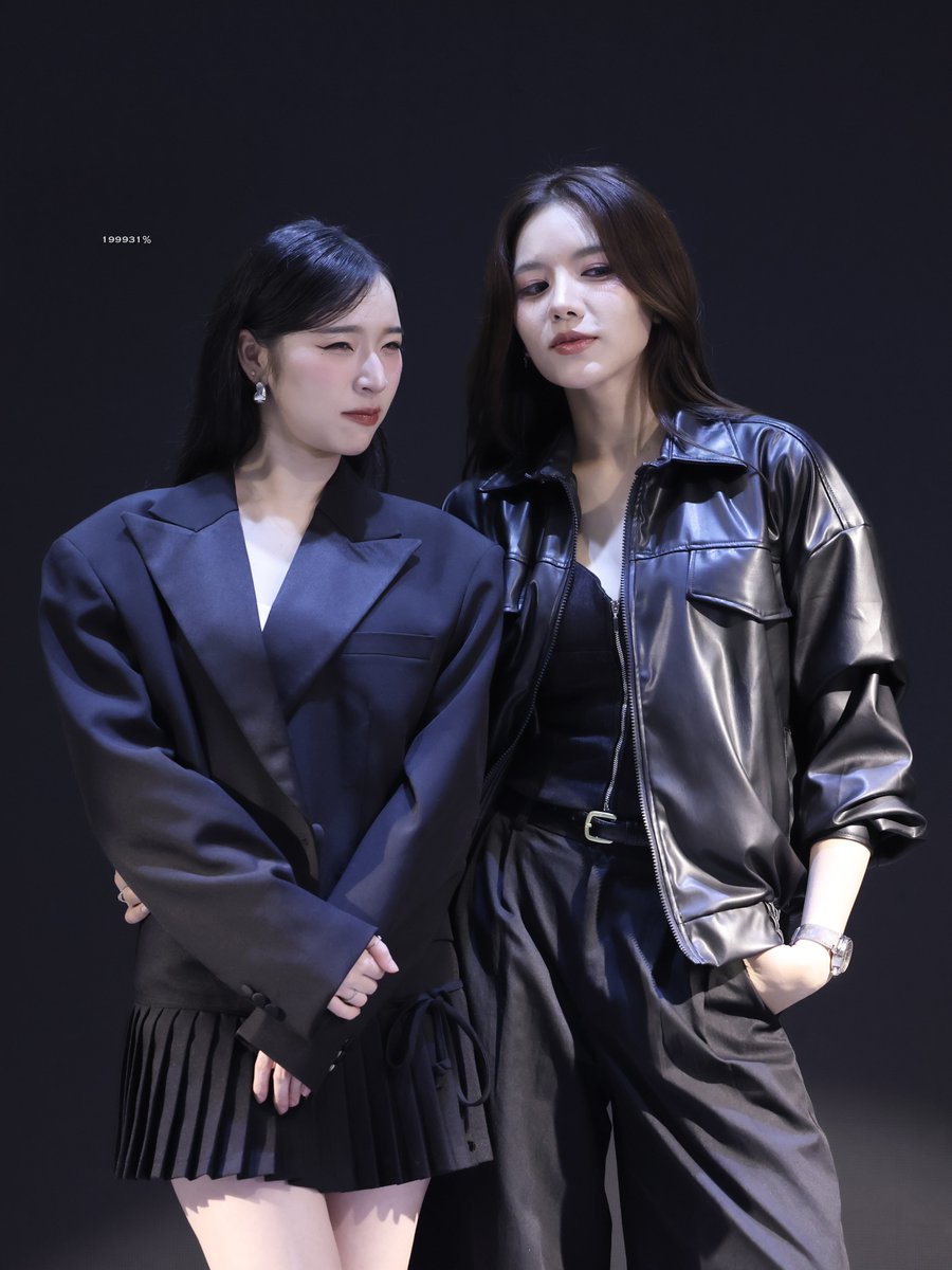 _199931percent's tweet photo. 260726

Why is P’mie so handsome? 
Was she just born like that?🤔

wanv Shanghai with Miephat&amp;Aya
#WANVxMieAya
#MieAya  #Miephat #Ayaorapan https://t.co/wnn3f9MPrU