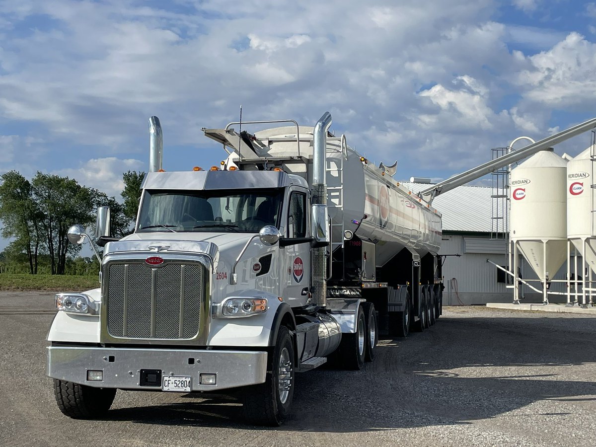 Bwags94's tweet photo. Happy #TruckTuesday wishing everyone great week as we lead up to the civic holiday weekend!
@TrouwNutr_CA π¨π¦ #FeedingtheFuture #OneTeamOneDream
@WalingaInc #onelegendarytrailer
@BrandtPeterbilt #567 https://t.co/duZ2UYSIwe