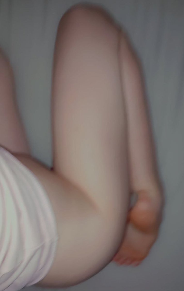 Needypus_YuY's tweet photo. I like rubbing on my blanket and pillow, what else could i ride? #virgin #teenager #foot https://t.co/yrTgwdks9N