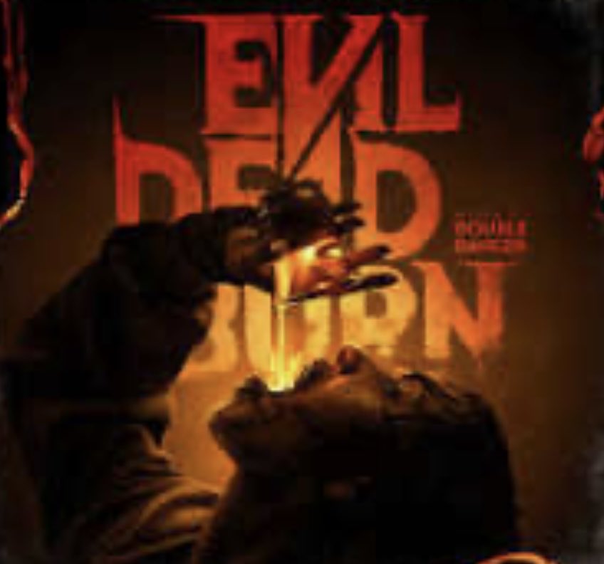 Trantop1's tweet photo. ภาคนี้ถือว่าทำได้ดีตามแบบฉบับ Evil Dead ชอบตรงที่ไม่ยืดเยื้อไม่ต้องตีความเยอะมุ่งเน้นสยองลุ้นระทึกตายยากนี่ชอบนะภาคนี้ต้องยกนิ้วให้ Aliceและอียายตามหาขาแม่งโคตรอึดกุยอมฉากผูกขากับเก้าอี้เลื่อนมีกุขำคนเดียวทั้งโรงหนังก็กุชอบ😅 9/10 นะ #evildeadburn2026 https://t.co/6XPdmyMHsx