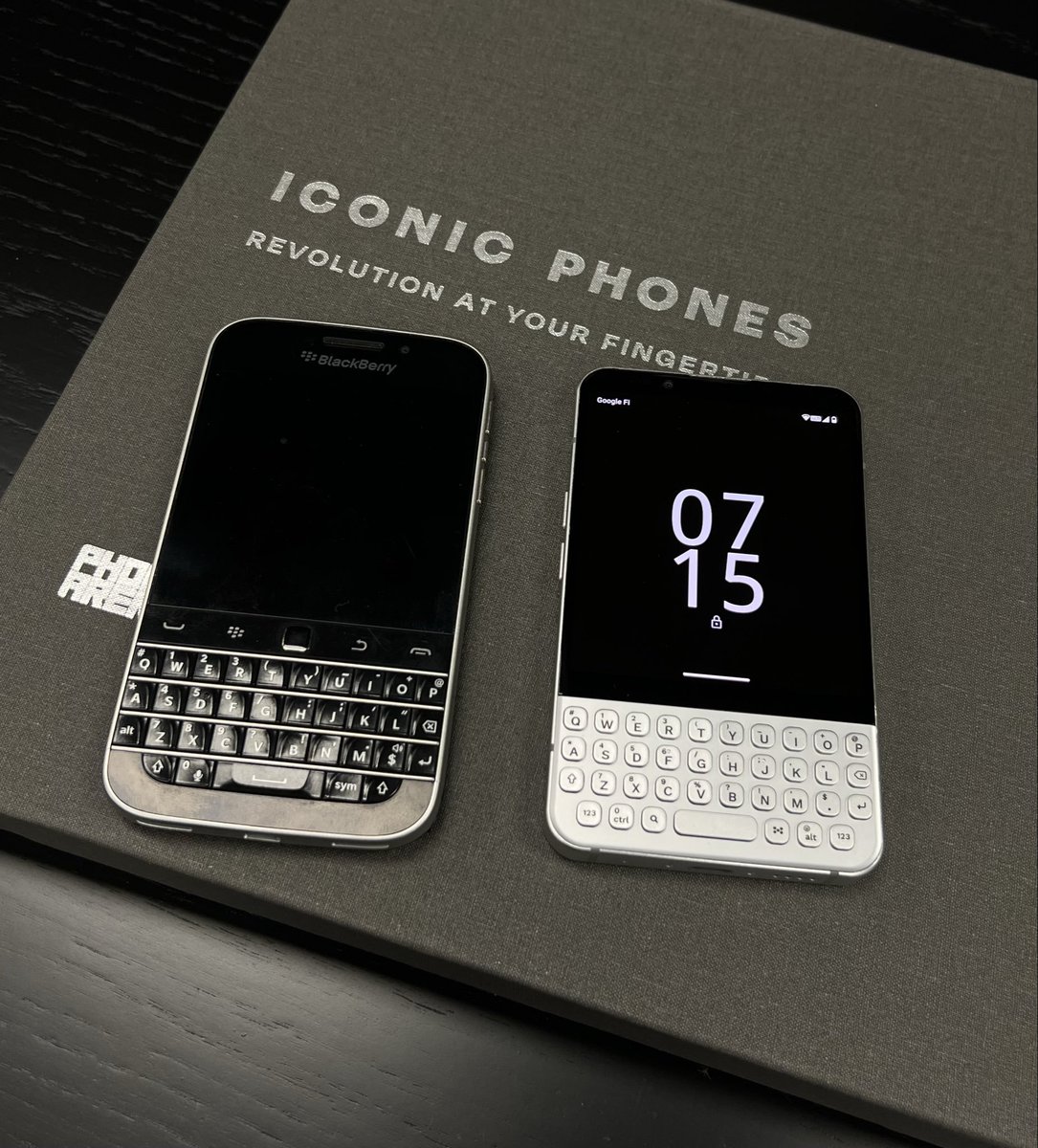 stufflistings's tweet photo. The Minimal Phone 2 has my undivided attention 😍 https://t.co/7orUVQhoJy