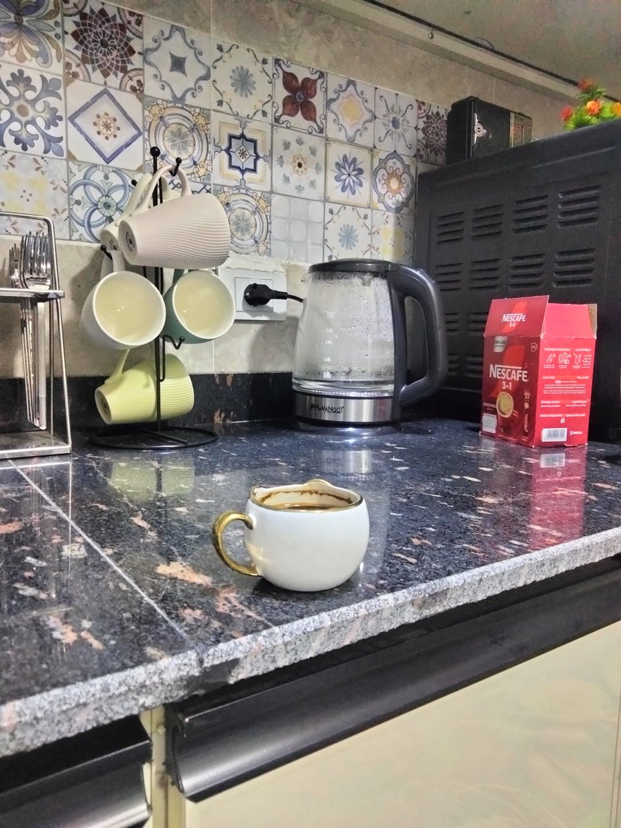 Arohaim98's tweet photo. - كرسي و قهوتك و تعالالي المطبخ
= حاضر 🙂❤️ https://t.co/WdPZn65oRL