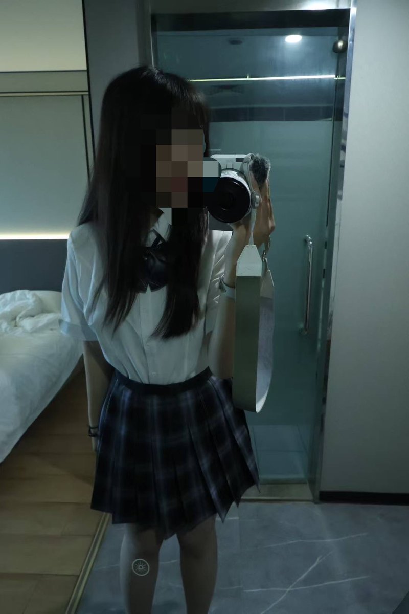 nikidfos's tweet photo. 今天送去单男房间后的炮前照片
看刚毕业女友穿可爱jk被年上野爹爆操
绿瘾要爆炸了，下一步是不是该找个黑人当bbc了

#绿奴 #绿帽 #贡献 #意淫 #出卖 #淫妻 #母狗 #骚妻 #反差 #羞辱  #淫荡 #射屏 #出卖女友 #女大 #单男 https://t.co/lV0MLkipaf