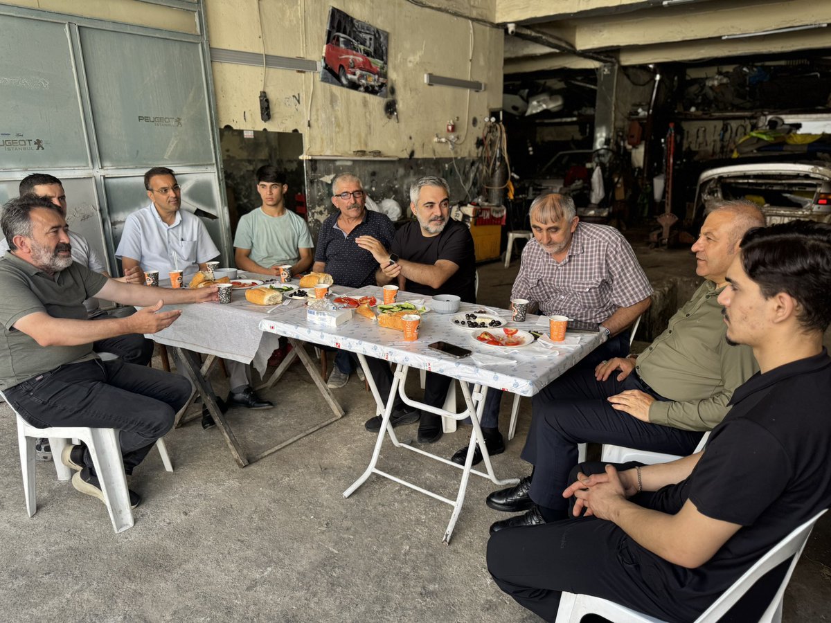 burakcifci34's tweet photo. 📍 Esnaf Kahvaltısı | Yeni Sahra Mah.

İlçemizin her mahallesinde esnafımızla gönül gönüle olmaya, ortak akıl ve istişare kültürüyle Ataşehir’imiz için çalışmaya devam ediyoruz.

@atasehirakparti 
@abdullahozdemir https://t.co/klPx4GzHfI