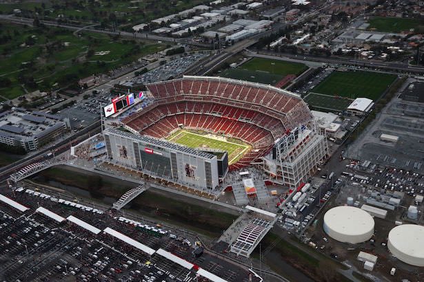 49ersSportsTalk's tweet photo. Levi’s Stadium was ranked the 4th worst NFL stadium by @RandyScottESPN.

His rankings:

1. Northwest Stadium — Commanders (1997)
2. Nissan Stadium — Titans (1999)
3. MetLife Stadium — Giants/Jets (2010)
4. Levi’s Stadium — #49ers (2014)
5. Soldier Field — Bears (1924)

The wild part? Levi’s Stadium is the newest stadium on the list.
