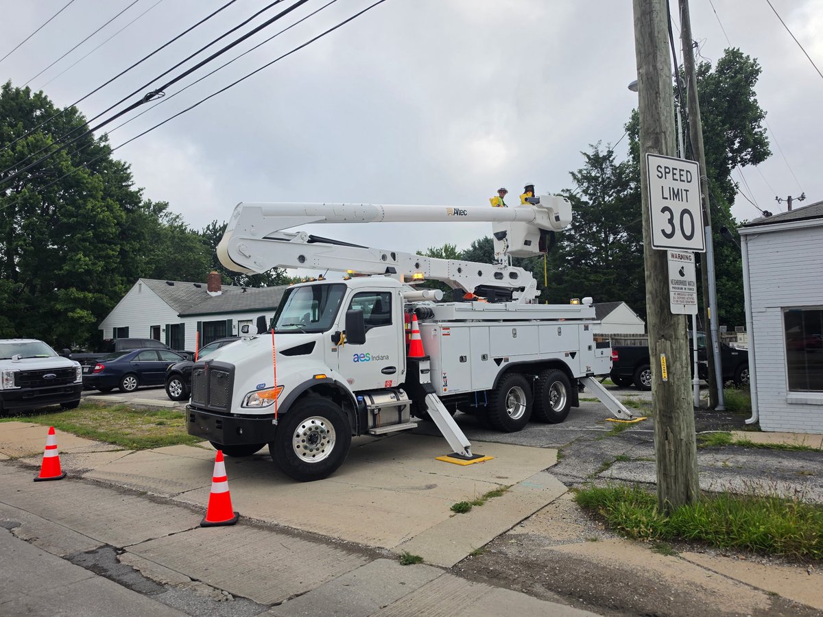 AESIndiana's tweet photo. 07/28 11:30 AM Storm Restoration Update: Our crews are in the field, working safely to clear hazards, make repairs, and restore power to customers across #CentralIndiana. Thank you for your patience as our teams continue their restoration efforts!

• Practice outage safety: https://t.co/qeTe06CotZ
• Report outages online: https://t.co/7krhb3VTxA