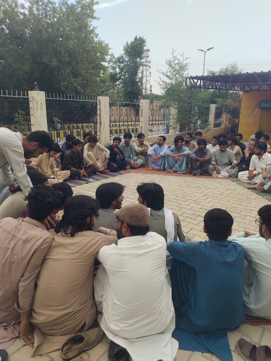 arsalanbal0ch's tweet photo. Not only students a common citizen must also take a stand for the library bcz libraries are sources of knowledge and ending access to knowledge is a broader issue for a nation.
#SaveDigitalLibraryKhuzdar
#KeepDigitalLibraryOpen
#StandWithDigitalLibraryKhuzdar https://t.co/F4qHAQH8V1
