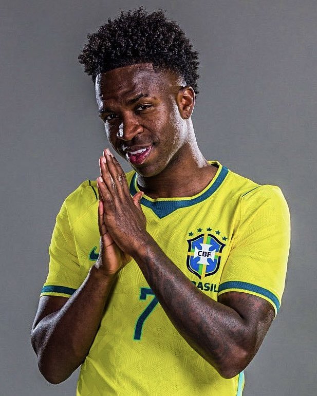 eurofootcom's tweet photo. 🚨🇧🇷 𝐁𝐑𝐄𝐀𝐊𝐈𝐍𝐆 | Vinicius Jr (26) will NOT join Arsenal! He will stay at Real Madrid. The Spanish side have no intention of selling him and are confident he will sign a new contract, reports @gary_cotterill/@SkySportsNews‼️ https://t.co/afyUnS9o1g