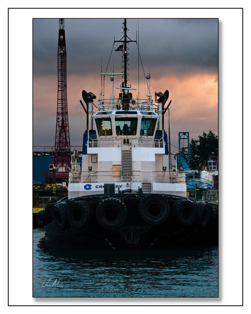 JasonMosleyPho1's tweet photo. Crowley tractor tug Response along side the dock  in the port of Anacortes as the sky puts on a show https://t.co/05Qnvk8IhF