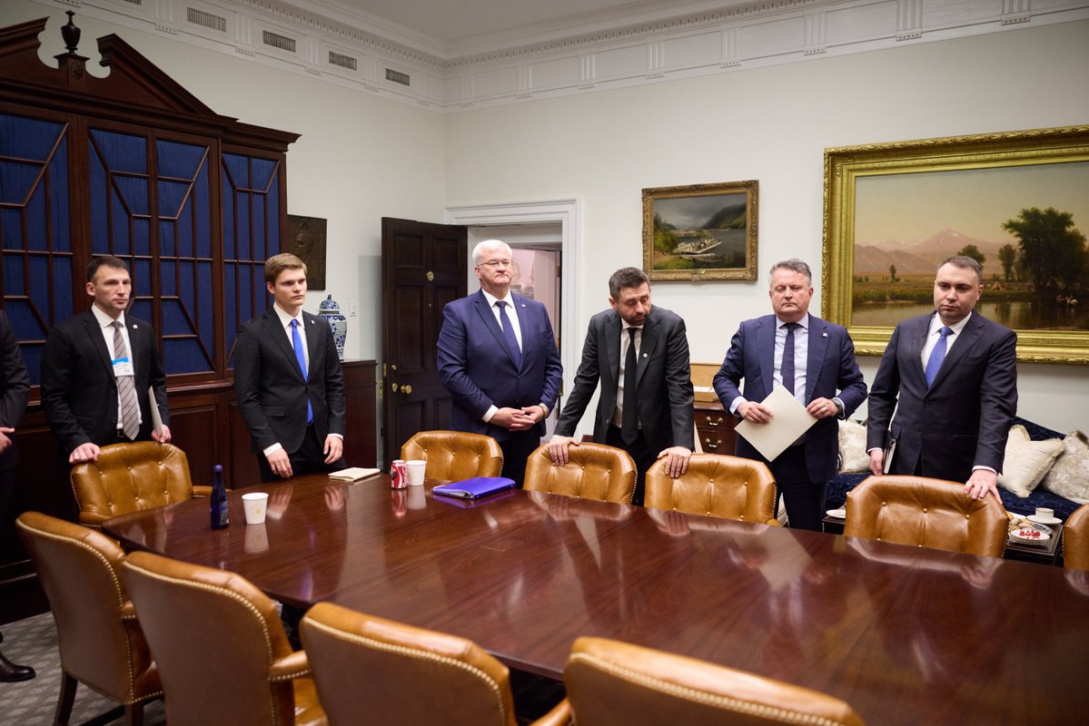 ZelenskyyUa's tweet photo. A good meeting with President Trump @POTUS at the Oval Office. Thank you for everything we do together to protect the lives of Ukrainians and advance peace. First and foremost, I offered President Trump our condolences on the passing of Lindsey Graham. He was a true friend of Ukraine.

The President and I discussed licenses for Patriot interceptor production and several other ideas that could help. We also spoke about diplomacy – it’s important that the diplomatic process be reinvigorated. Our teams will arrange the details of their further communication. I am grateful to the United States for its firm support.