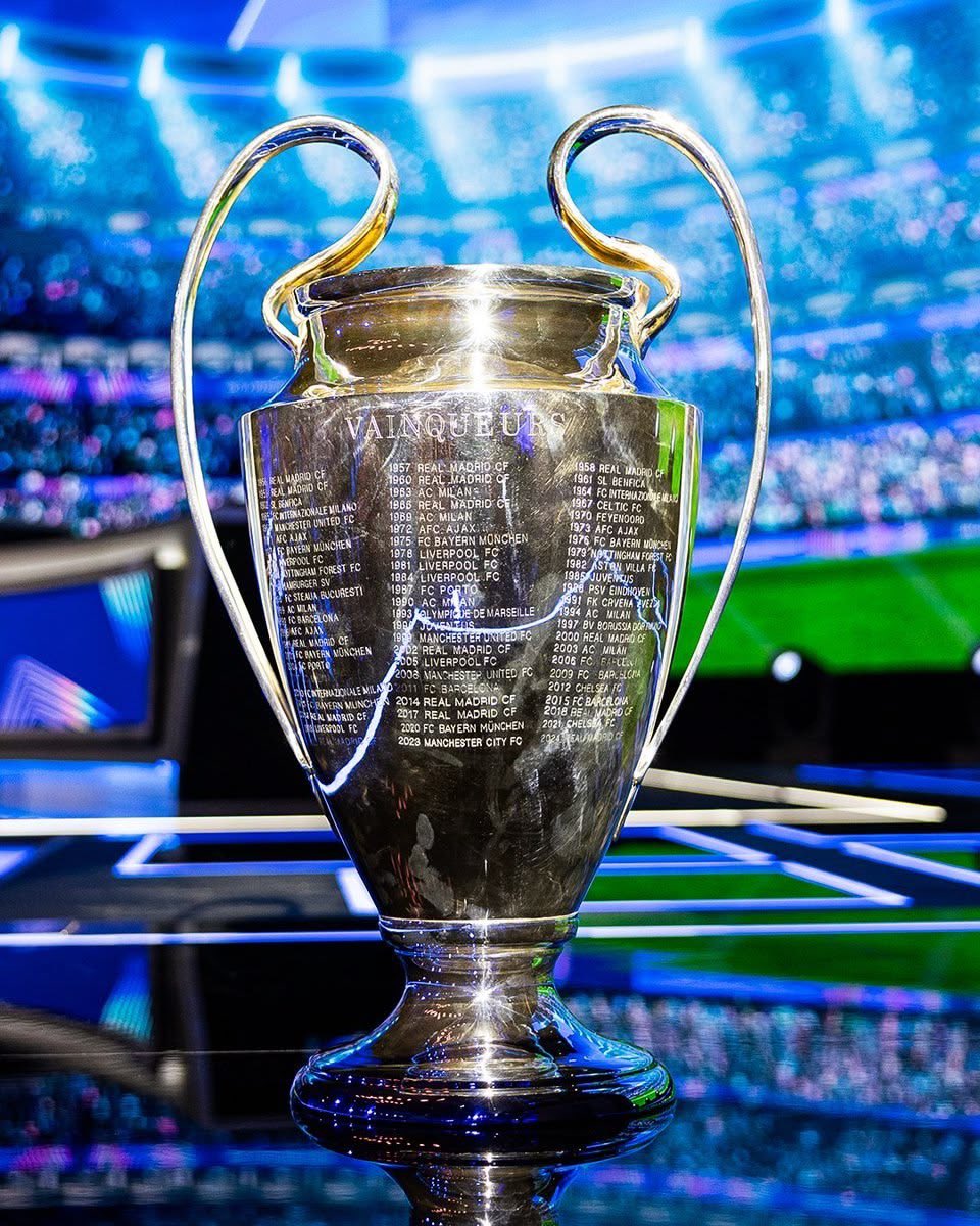 Tobs_fc's tweet photo. The day we finally win this trophy, Real Madrid fans will understand why number 6 is bigger than number 15. https://t.co/B5CiLgJSxd