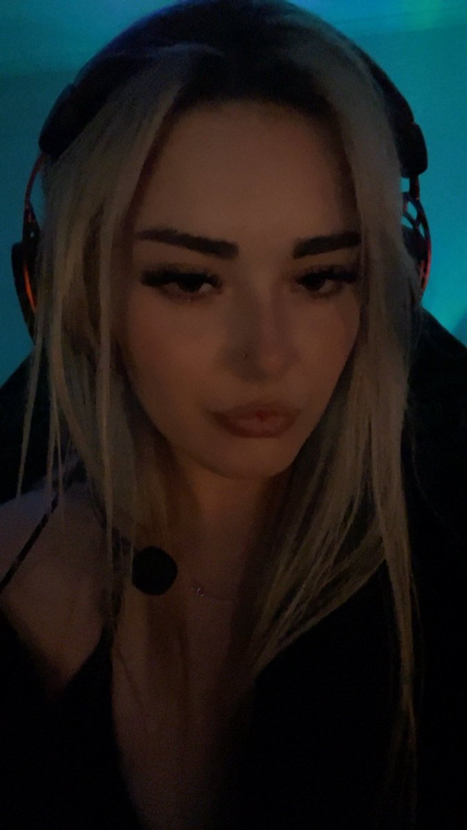 Islafxo's tweet photo. Gaming and active right now x https://t.co/WSZbjBATRs