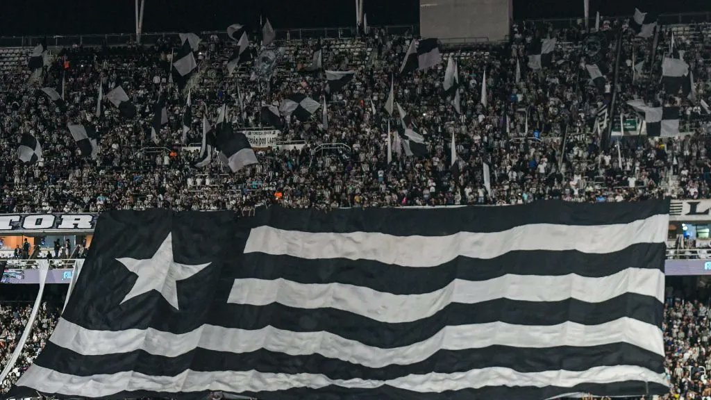 MeuBotafogo's tweet photo. INGRESSOS: BOTAFOGO X FLUMINENSE 

OFERTA ESPECIAL PARA SÓCIOS: Além dos planos Glorioso e Alvinegro, sócios dos planos Preto e Escolhido também terão direito a check-in grátis para o clássico.

Ordem de abertura das vendas ⬇️

Plano Glorioso - Check-in liberado ✅
Plano Alvinegro (check-in) - Hoje, às 18h
Plano Joias do Bairro - Hoje, às 18h

Plano Preto (check-in) - Amanhã (29), às 10h
Plano Escolhido (check-in) - Amanhã (29), às 10h
Plano Branco - Amanhã (29), às 18h
Plano Nossa Gente - Amanhã (29), às 18h

Público Geral - Sexta-feira (31), às 12h

🎫 https://t.co/YnVMjudh0g