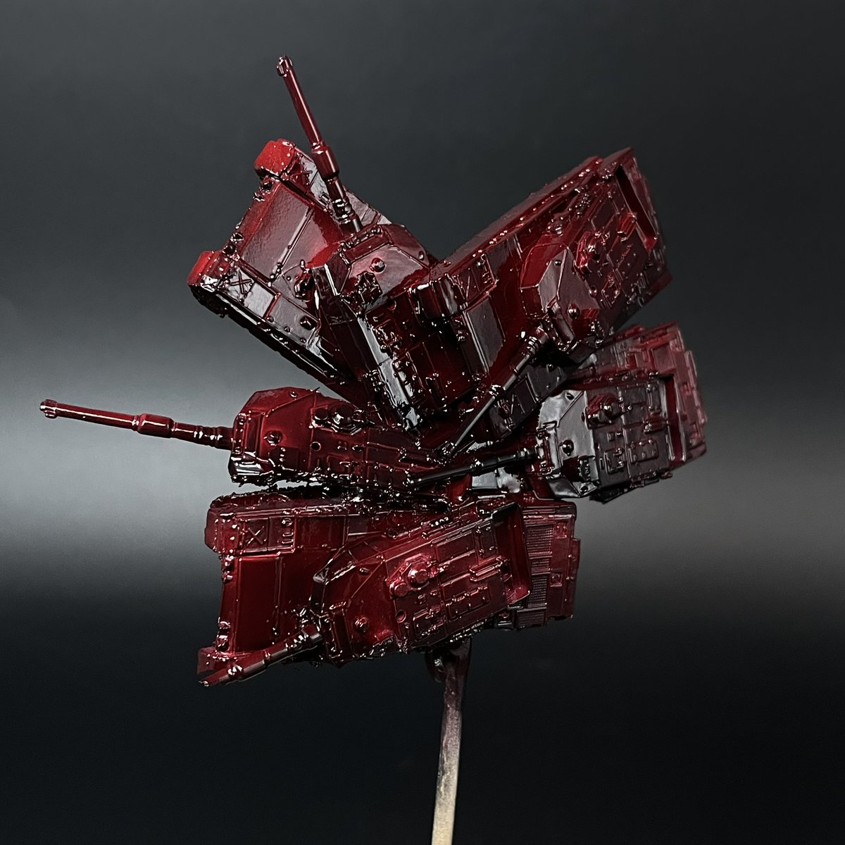 toto_armored's tweet photo. 【Toto MODEL : Process Log】  
綾波レイ (PussRoda @kancolle0309)  
廃墟と化したネルフ本部のロゴと、 
コア化して打ち棄てられた90式戦車群を台座用に製作。  

ロゴの弾痕は劇中を完全再現。 
死を予感させる無機物の記号によって、 
綾波の放つみずみずしい生命力を極限まで引き立てる。 https://t.co/2KGX2vI5w3