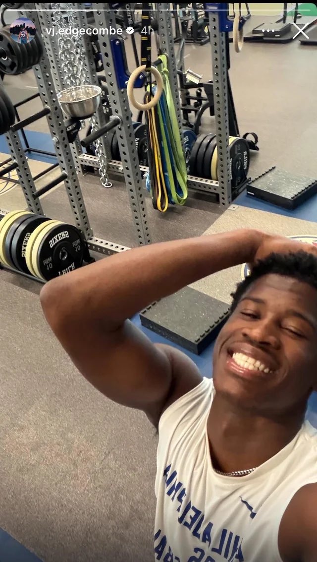 realestDrewBell's tweet photo. @NBA__Courtside Ion know about that Draymond he looks happy to me https://t.co/bJxupEKeLT