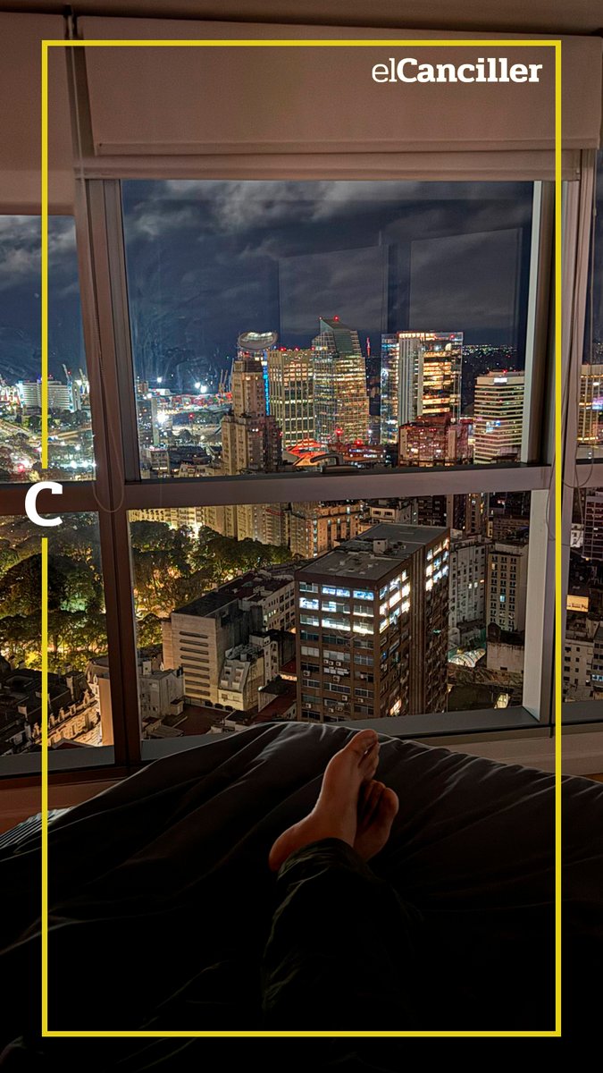 elcancillercom's tweet photo. [SOCIEDAD] Un usuario de la red social X reveló que alquiló el Airbnb "más alto" de Buenos Aires y, con alegría y orgullo, publicó las fotos: espantados, sus seguidores le recomendaron que no usara las sábanas.

📸 @FabriCaradonna https://t.co/aT9DiALzeR
