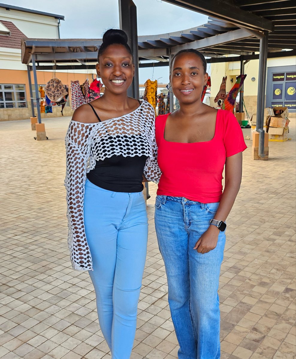 SandraL04e's tweet photo. We survived 3 years of separation just to pick up the exact same gossip. 
Meet my high school best friend ❤️🥰 https://t.co/C73midcSFZ