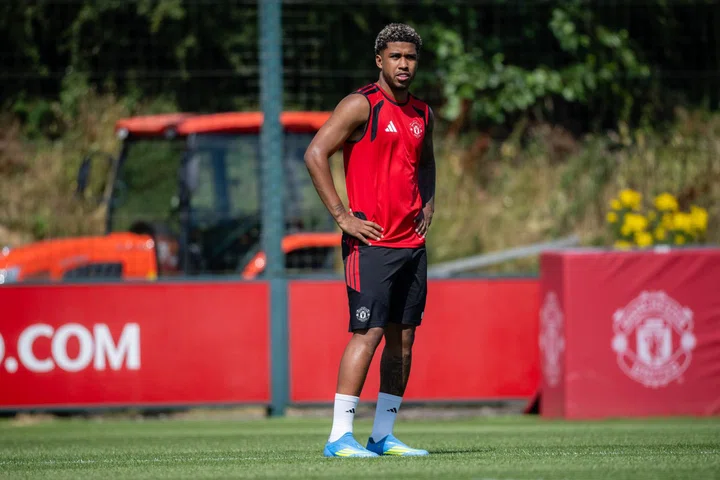 MUnitedEs's tweet photo. Los entrenadores y el staff de preparación física han quedado realmente impresionados con Andrey Santos en los entrenamientos hasta ahora ❤️‍🔥

Ha mostrado una gran intensidad, y también ha causado una impresión muy positiva con su carácter 🫡

🗞️: @SullyTalkz https://t.co/AJXLoNbGF5