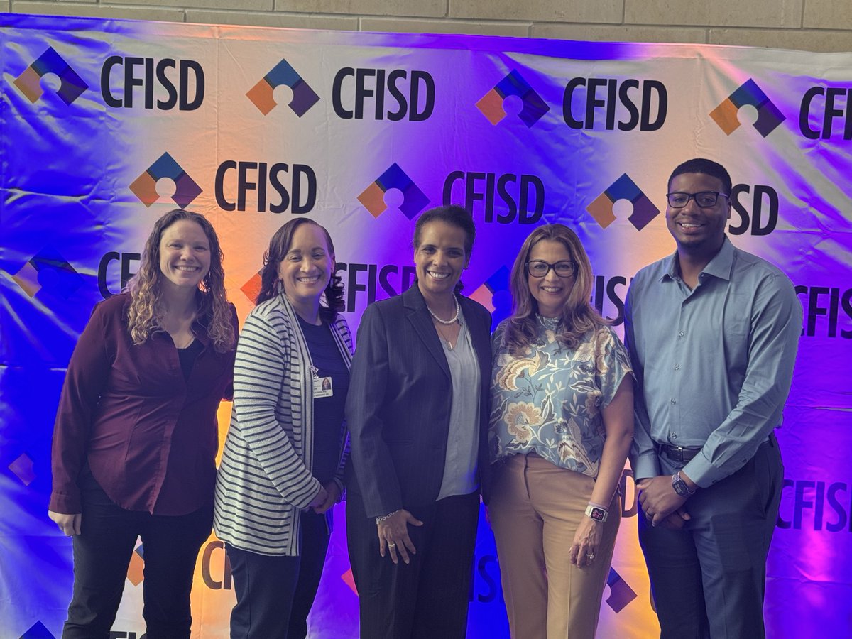1mrcurry's tweet photo. The Horne administration team is ready for a fantastic school year! Let’s go! @CyFairISD #Choosethepathtoamazing https://t.co/kF2PfsGZTf