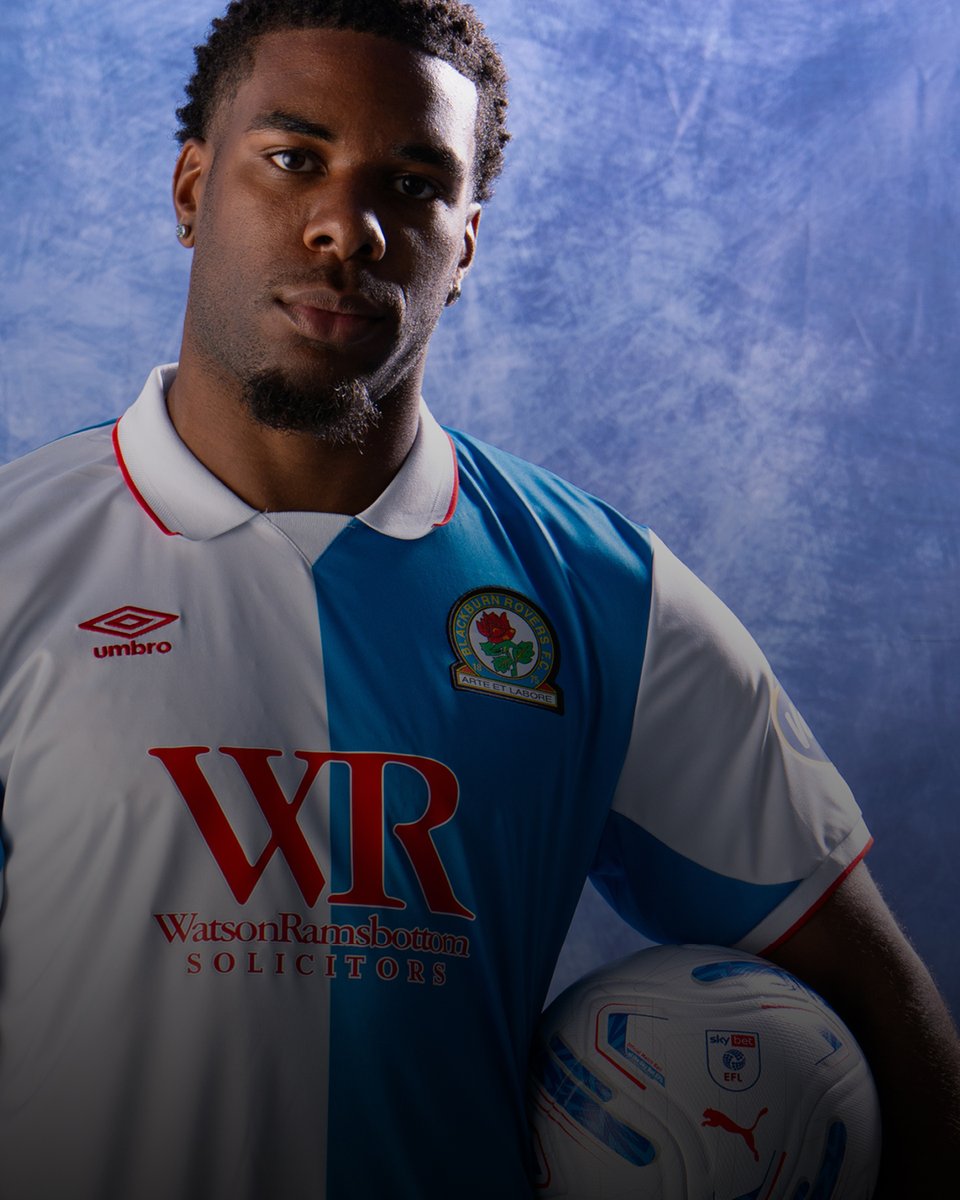Rovers's tweet photo. 🟦&amp;⬜️ looks good on you, Fevs! 👌

#Rovers 🔵⚪️ https://t.co/ho0H9RKazY