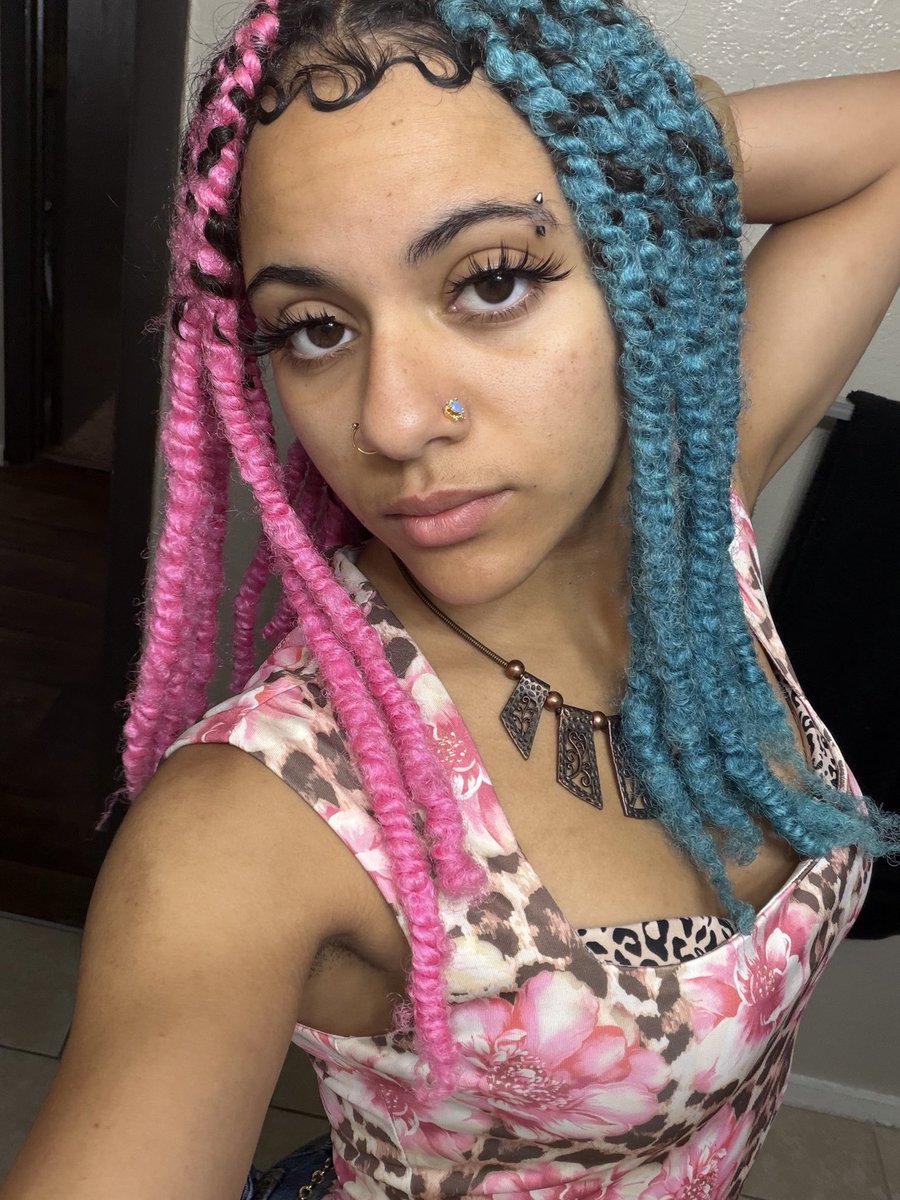 AmikkoRose's tweet photo. Feeling pretty 💗 https://t.co/uMoqwCCdiO