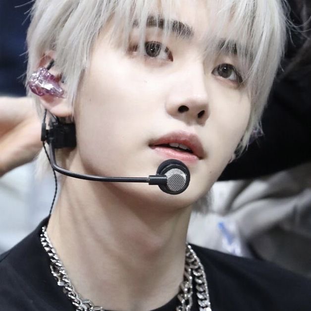 heybaekgu's tweet photo. ⊹⠀𓈒⠀silver haired boy #성훈 #SUNGHOON https://t.co/GN5ddQbAWE