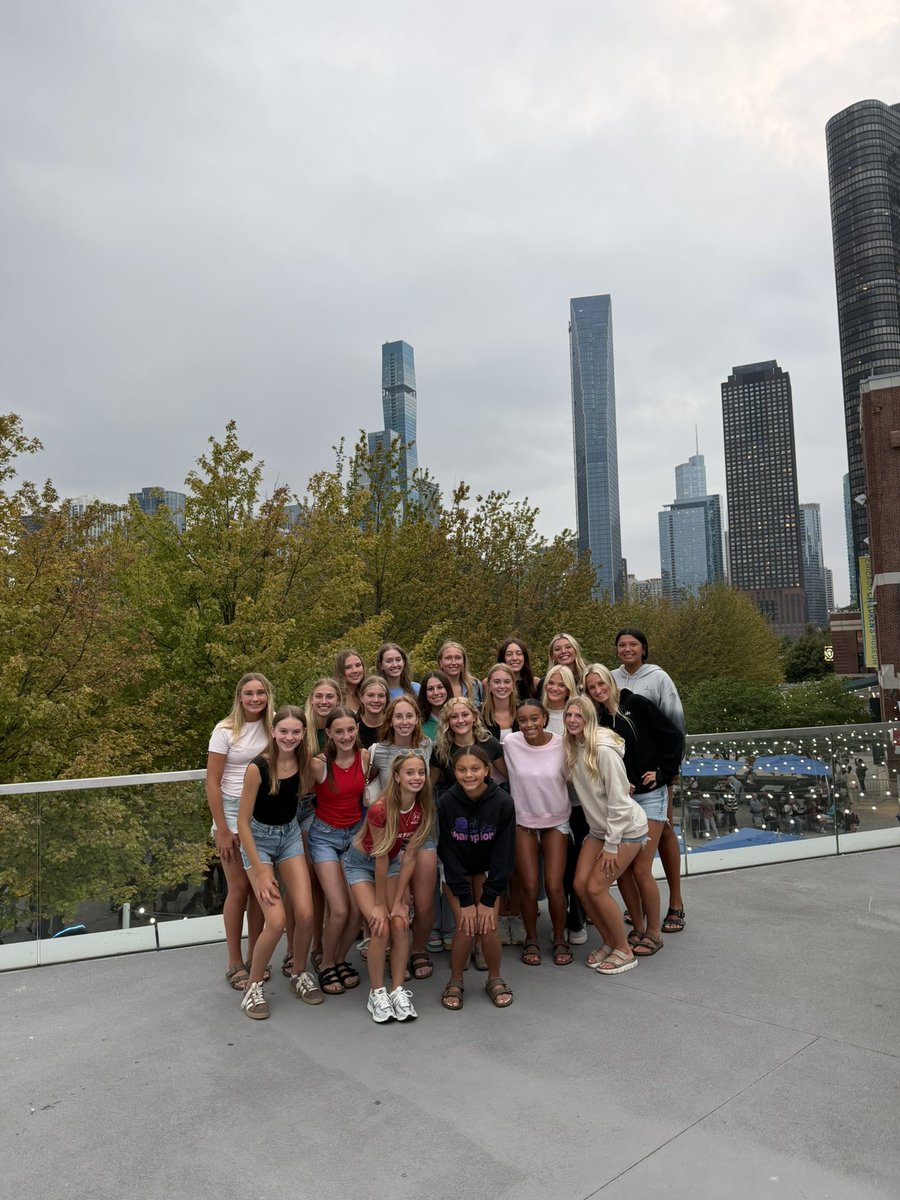 sanfordhoopsfgo's tweet photo. 1️⃣6️⃣u Girls ⚫️ takes the 🏆 in their final AAU tournament of the season at the Nike Tournament of Champions in Chicago‼️

NEXT LEVEL talent was shown this past weekend, they also were able to join 1️⃣7️⃣u ⚫️ at the pier!

#SanfordSports | #TogetherAsOne https://t.co/h7nN2WgEhT